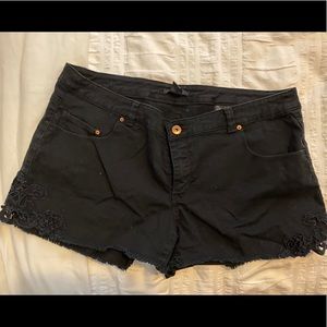 H&M black shorts